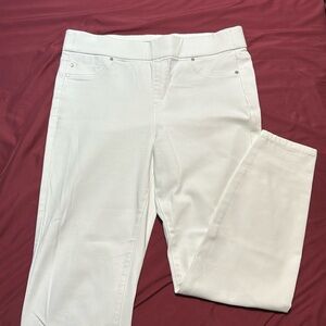 Liverpool size 10/30 ankle skinny white pull on jean